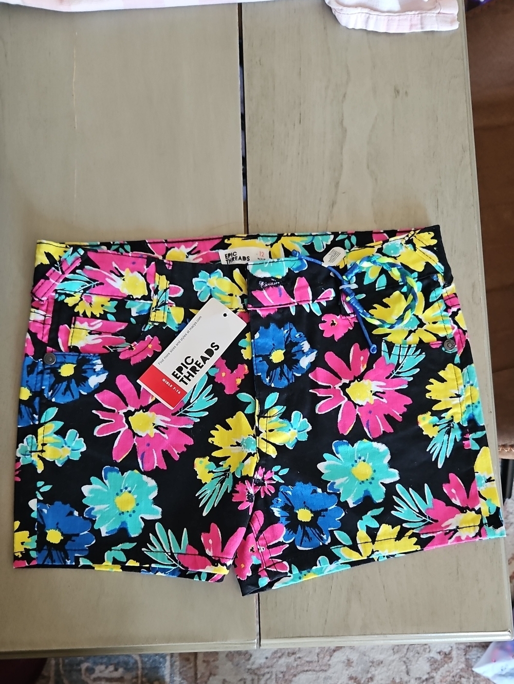 Epic Threads Black Floral Shorts with Free Bracelet
